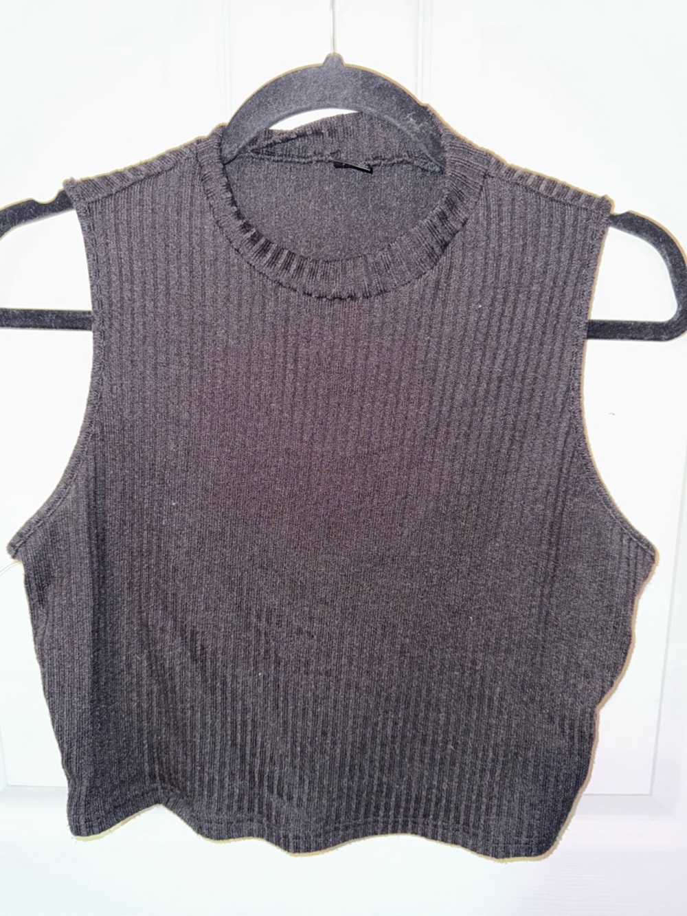 SHEIN Black Ribbed Sleeveless Crop Top